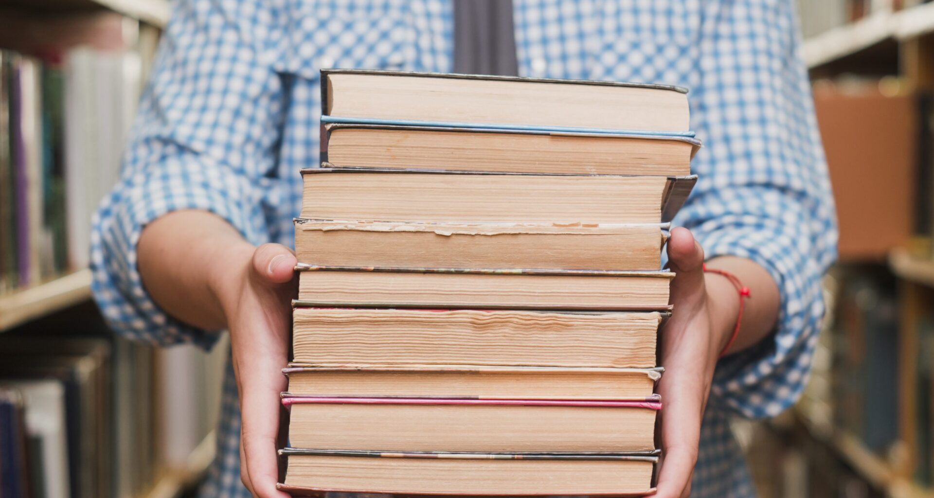 Scuola: per ogni ragazzo si spenderanno mediamente 658,20 euro per il corredo scolastico (+1,7% rispetto al 2024) e 537,10 euro per i libri (-9,2% rispetto al 2024).