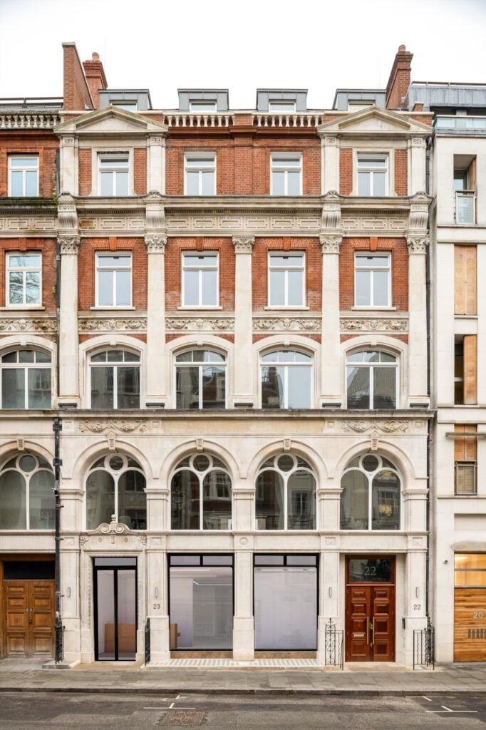 Dirimart Mayfair Gallery. Photo Francesco Russo