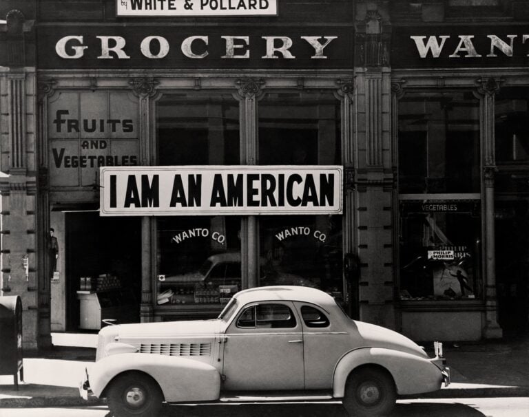Dorothea Lange, Un grande cartello con la scritta 