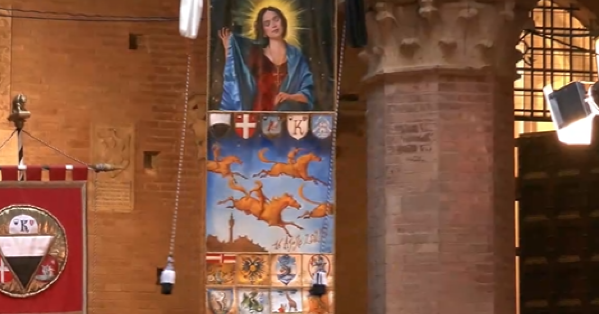 Palio di Siena, svelato il Drappellone di Francesco De Grandi