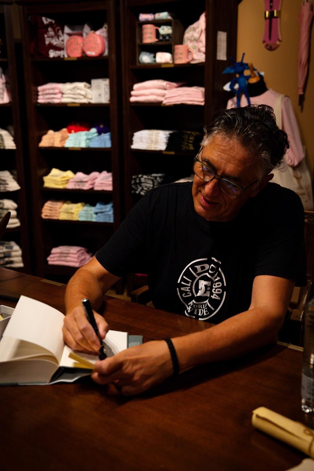 Predrag Bjelac firma gli autografi a Grazzano Visconti