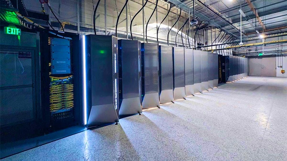 L'infrastruttura di supercomputer di Tesla potrebbe risentire della partenza di un dipendente di alto livello come Pete Bannon.