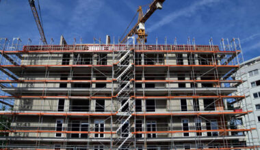 Ancora scintille tra governo e Regione Toscana, impugnata la legge sul salario minimo