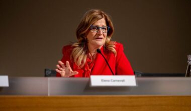 Uomo nudo sul Sentierone, la riflessione di Elena Carnevali