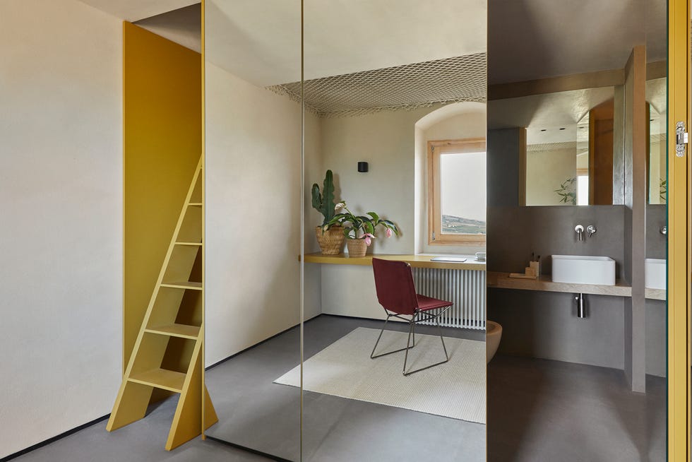 una casa por un euro en italia reformada con paredes en colores del estudio didea