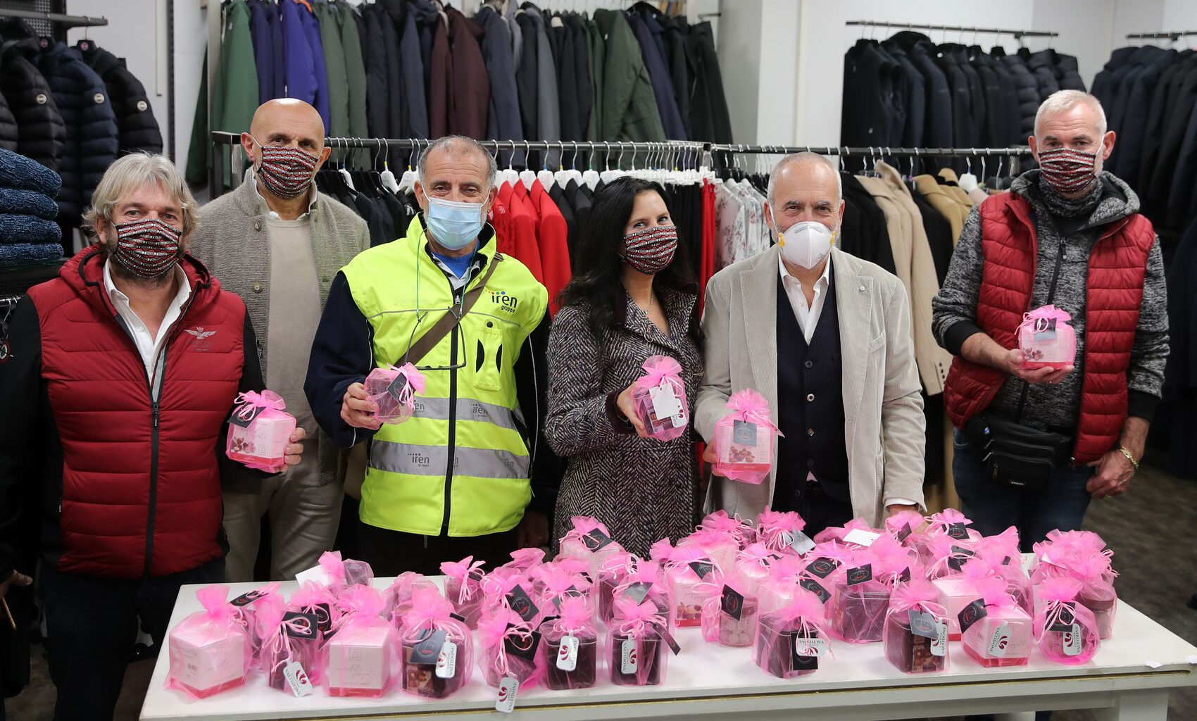 Tumore al seno, dai "cioccolatini piacentini" 10mila euro per la lotta