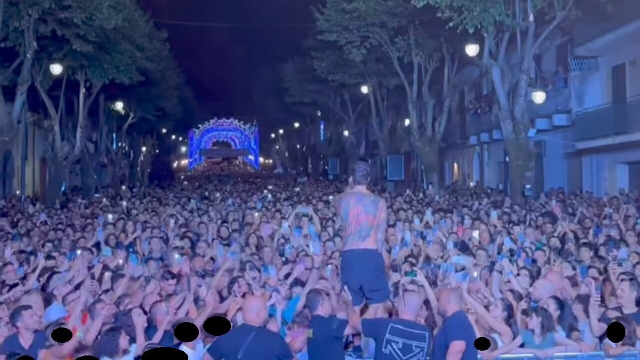 come è finita la serata da 100mila euro di cachet