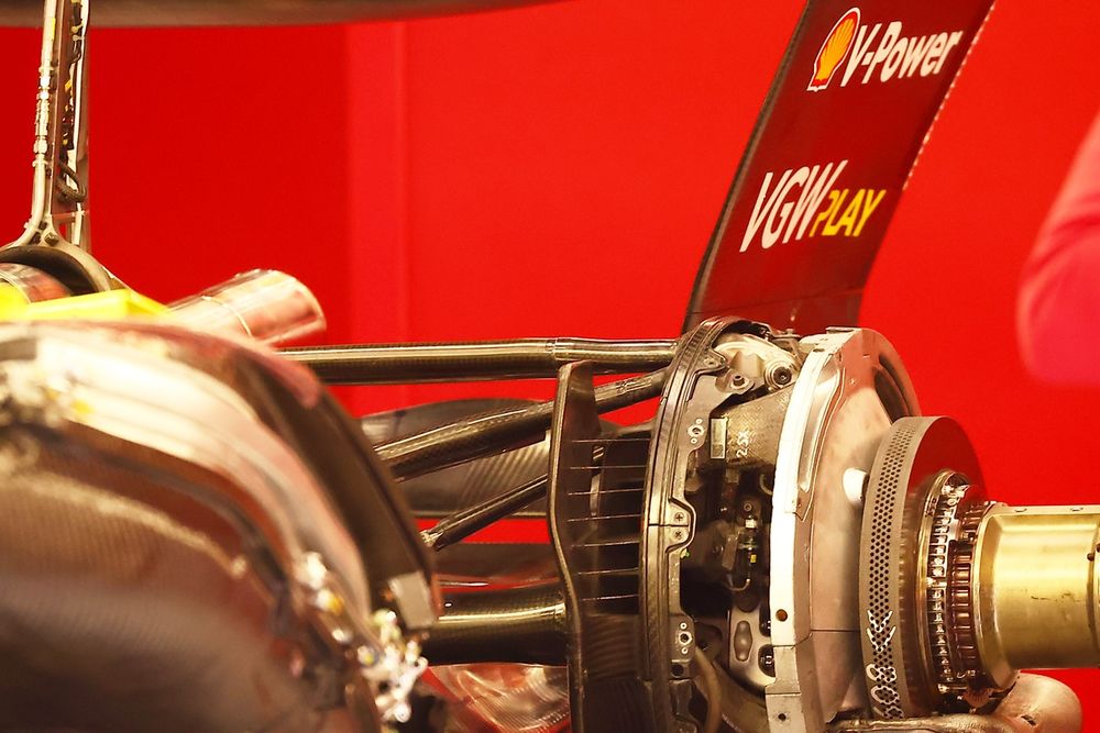 Ferrari SF-25, dettaglio della nuova sospensione posteriore
