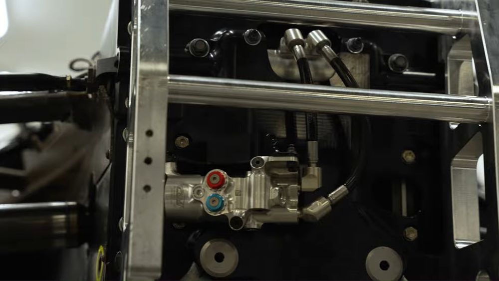 Il nuovo smorzatore montato sul telaio di una vettura Gen 3 Evo