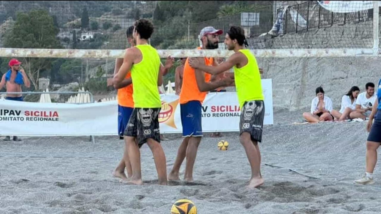 La spiaggia di Mazzeo ospita la "Coppa Sicilia" di beach volley