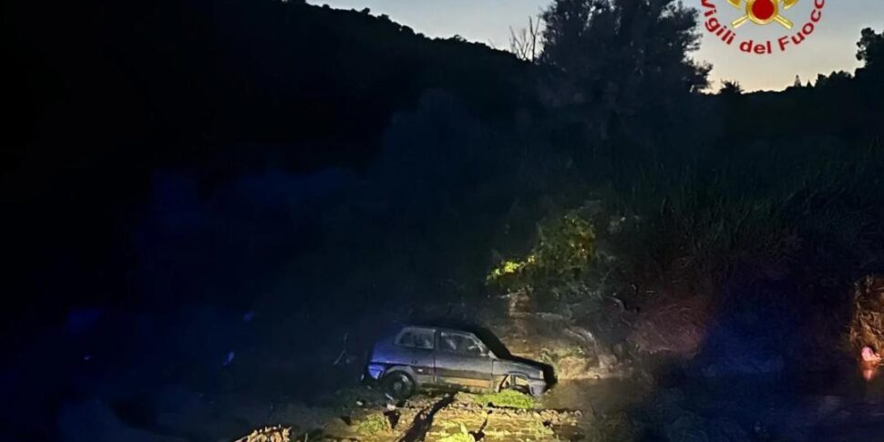Maltempo, a Leonforte due auto volano in un torrente: un disperso