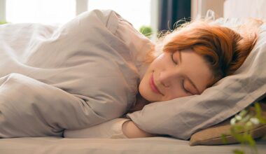 Dormi male di notte? Ecco come frutta e verdura possono aiutarti a recuperare e sentirti in forma