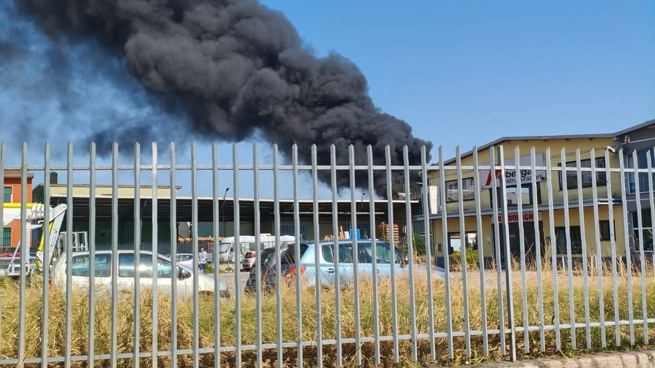 Incendio Cornaredo Settimo Milanese oggi 10 agosto 2025