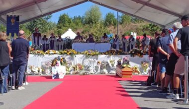 I funerali di Giulia e Gianni, soccorritori morti in un incidente con l'ambulanza
