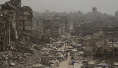 Libri sui marciapiedi di Gaza: dalla cultura alla sopravvivenza