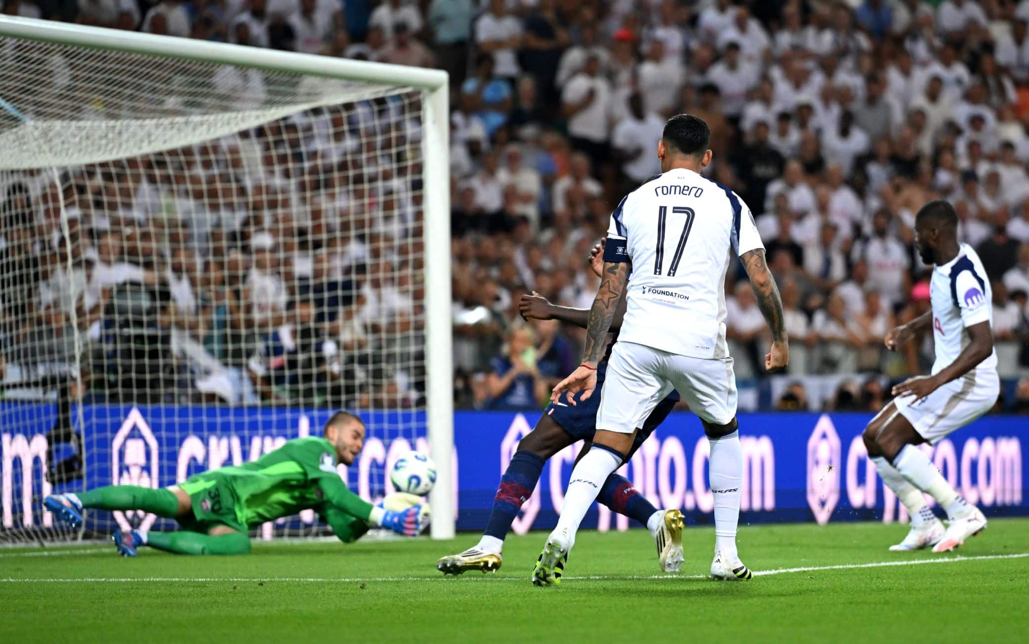 Errore di Chevalier: segna Romero. 2-0 Spurs!