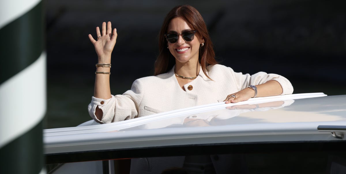 Festival di Venezia 2025, il look di Miriam Leone è tendenza
