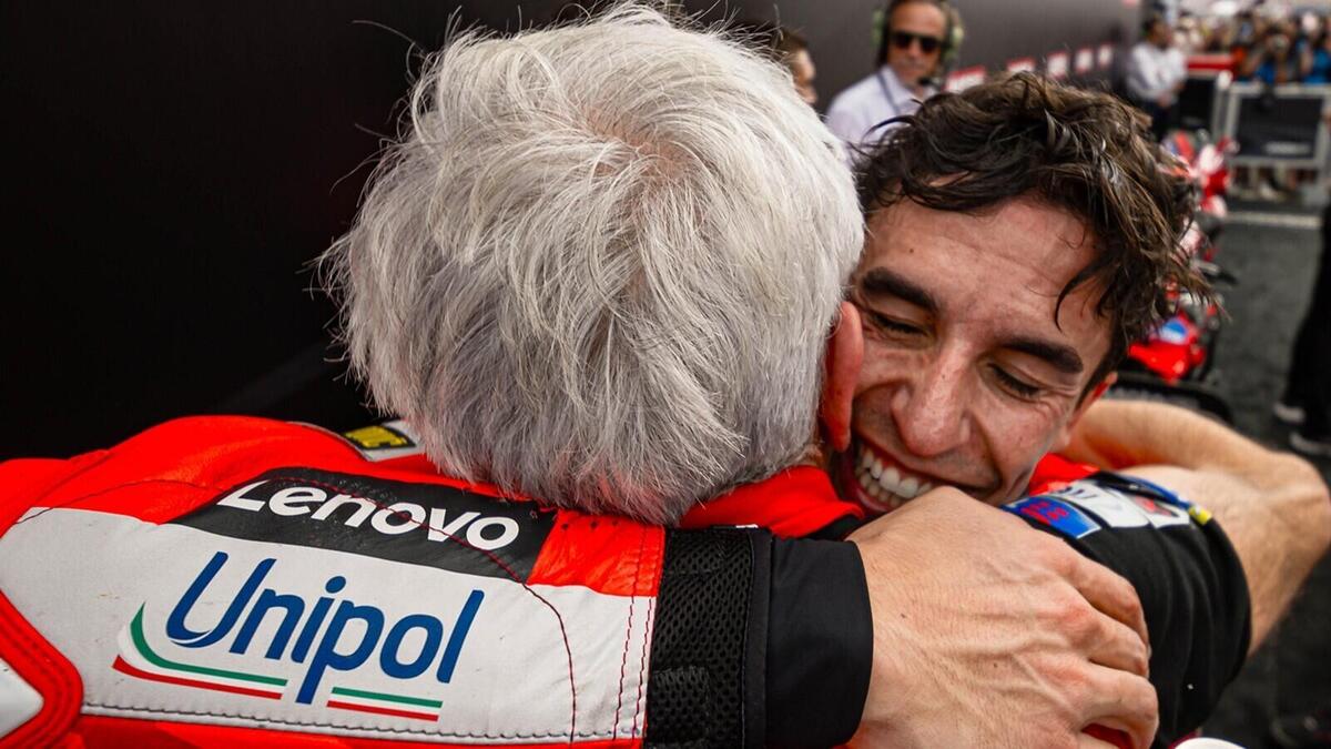 MotoGP 2025. Gigi Dall'Igna commenta Assen: "Marc Marquez, quando decide di prendere il comando lo fa. Pecco Bagnaia? Grande gara" - MotoGP