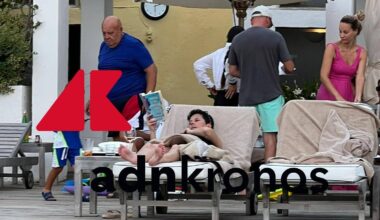 Gigi D'Alessio, ferragosto in relax a bordo piscina: guarda le foto