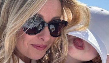 Giorgia Meloni, gli speciali auguri per Ferragosto insieme alla figlia. Spunta il mi piace di Clerici