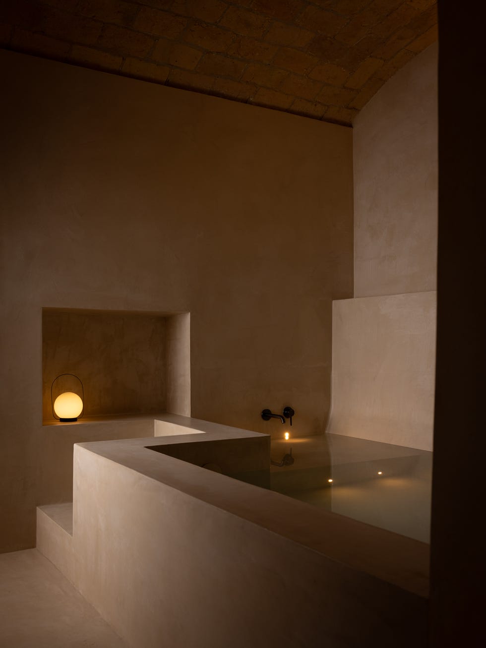 seminterrato a roma bellissimo ispirato alle terme