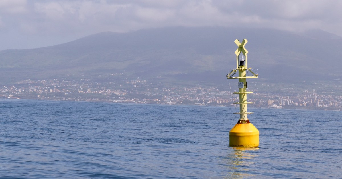 Incendio a bordo di un traghetto proveniente da Palermo nel Golfo di Napoli. Nave alla deriva - Il Fatto Quotidiano