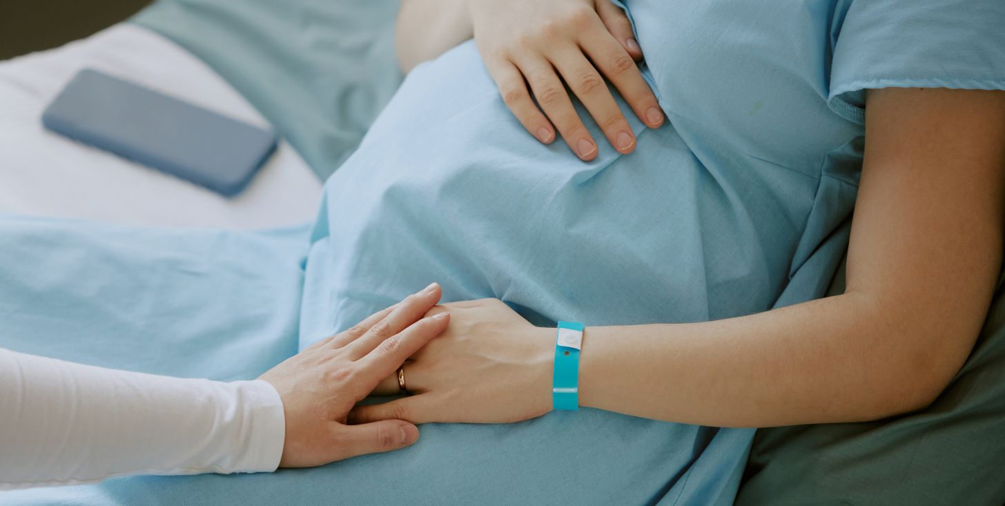 Gravidanza criptica: partorisce senza sapere di essere incinta
