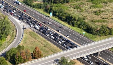 Spiagge vuote, ma autostrade piene. Traffico in tempo reale: code su A14 , A1 e A12