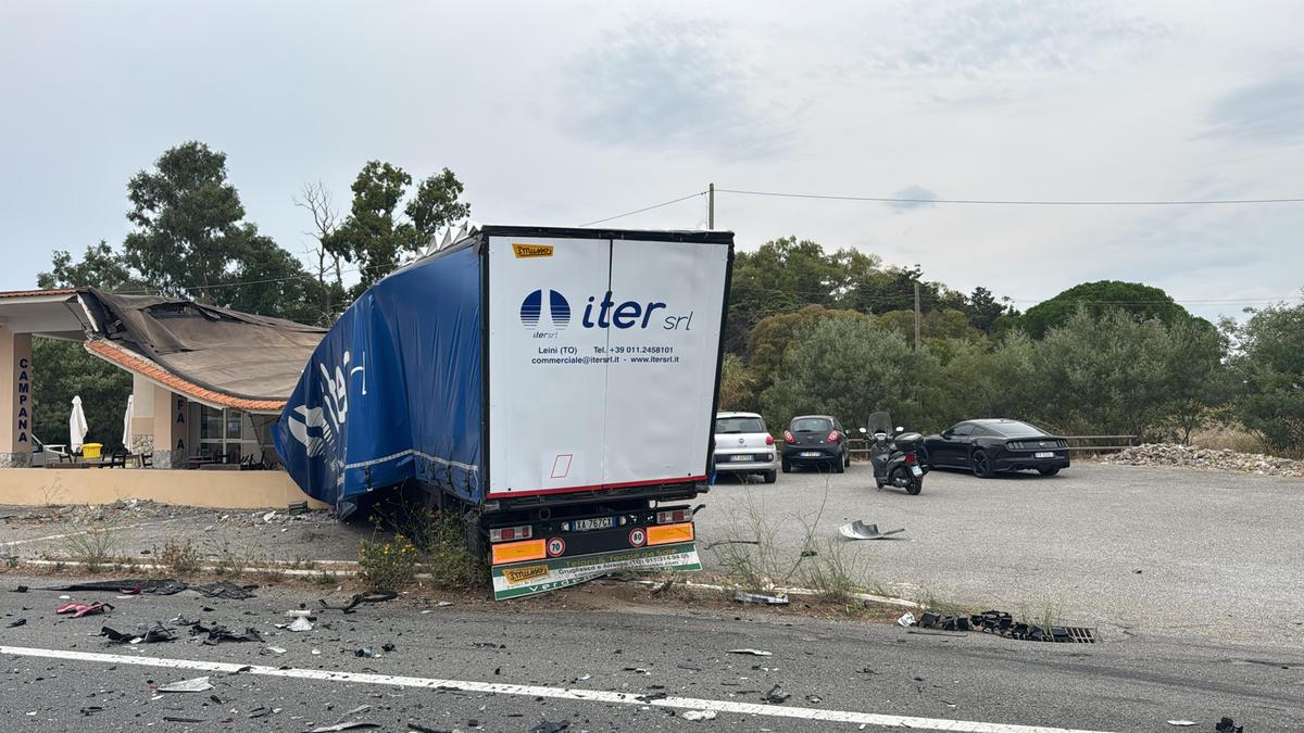Capalbio, scontro auto-tir: tremendo incidente sull’Aurelia. Un morto e un ferito grave