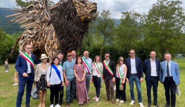 A Tarzo il Leone di legno più grande del mondo, realizzato dall’artista Marco Martalar