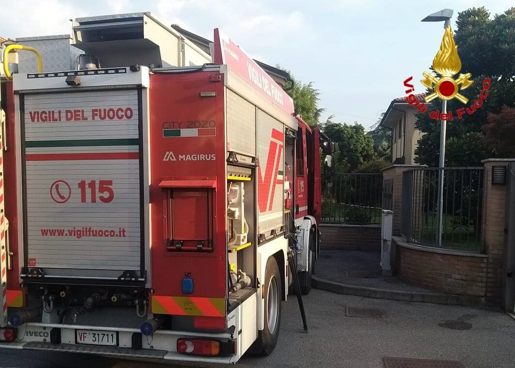 Incendio a Locate Di Triulzi, una donna morta 1