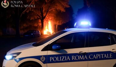 bruciano sette auto in via del Castro Laurenziano e piazza dei Carracci
