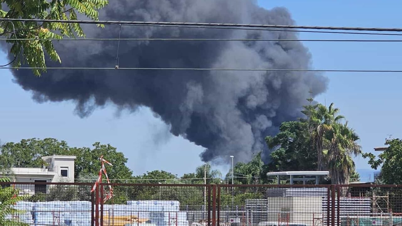 nube di fumo visibile in molte città
