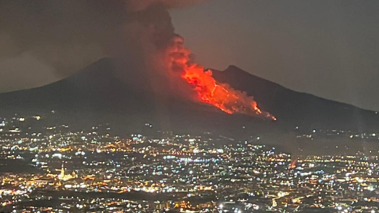 Incendio sul Vesuvio, la procura apre un'inchiesta