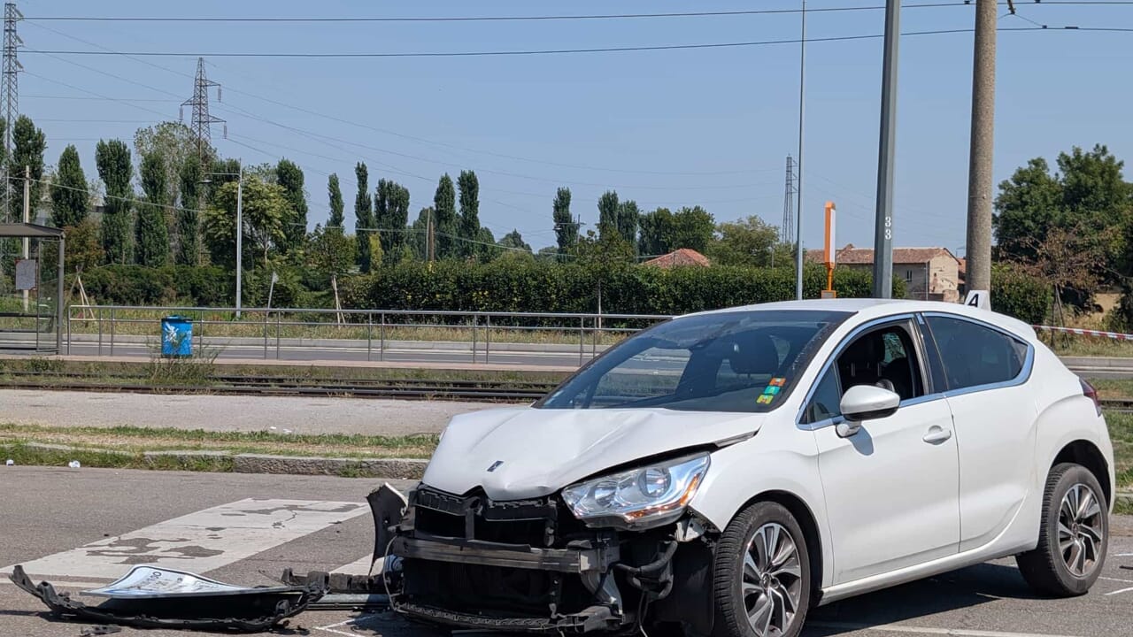 Incidente in via Michele Saponaro a Milano, travolta e uccisa da un pirata con l’auto rubata