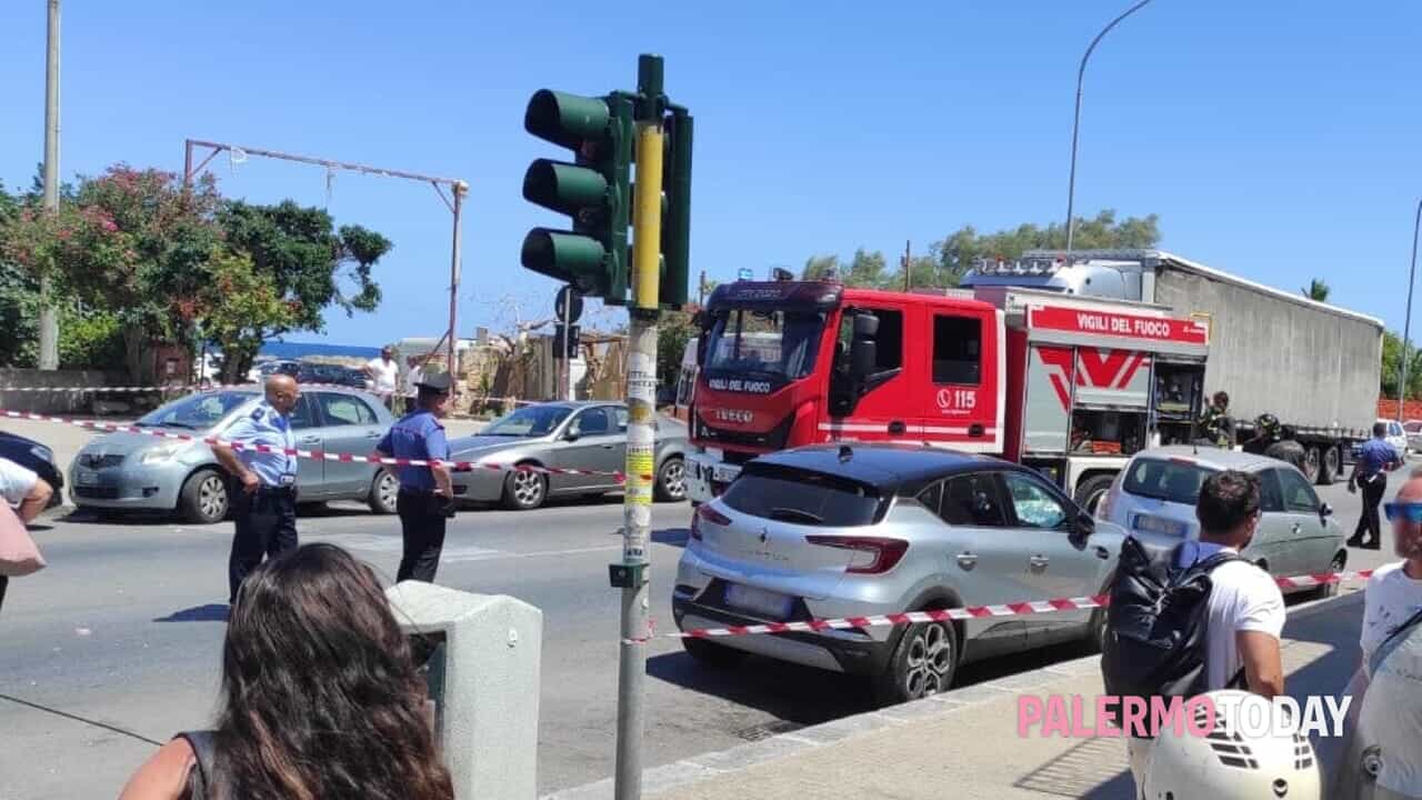 Incidente in via Messina Marine, tir travolge e uccide una donna davanti al pronto soccorso