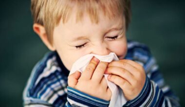 Influenza 2025-2026, il Ministero della Salute punta tutto sui bambini: vaccino gratuito dai 6 mesi ai 6 anni e spray nasale per gli adolescenti. Ecco perché le scuole sono al centro
