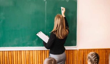 Assicurazione sanitaria docenti e personale Ata al via dal 2026: cosa sapere sulla polizza - Sky TG24