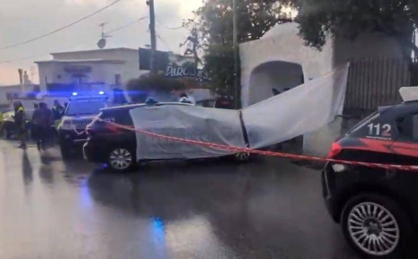 Napoli, sparatoria a Forio d'Ischia: tre morti - Video - Adnkronos