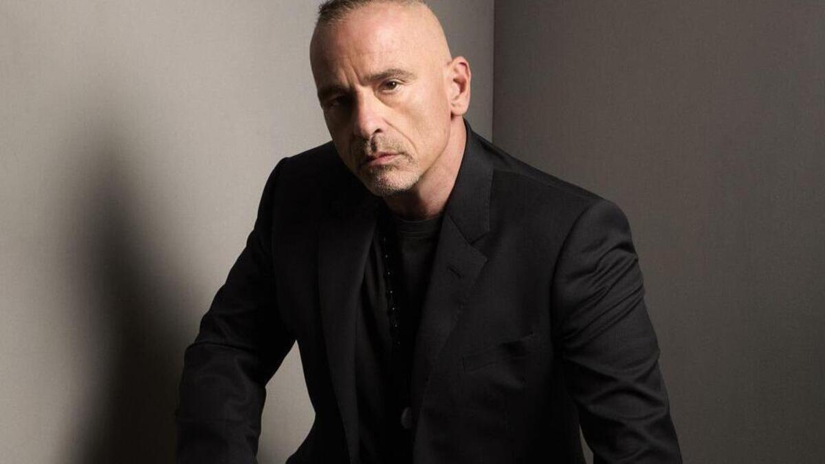 Abbiamo ascoltato Il mio giorno preferito, nuova canzone di Eros Ramazzotti, ma com'è? Ci son voluti in cinque, tra Tommaso Paradiso e Calcutta, per un pezzo radio-friendly? Ma la produzione di Canova... - MOW