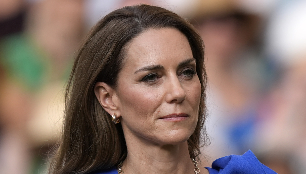 Kate Middleton, il vero motivo del ritiro dagli impegni ufficiali: "Sta soffrendo"