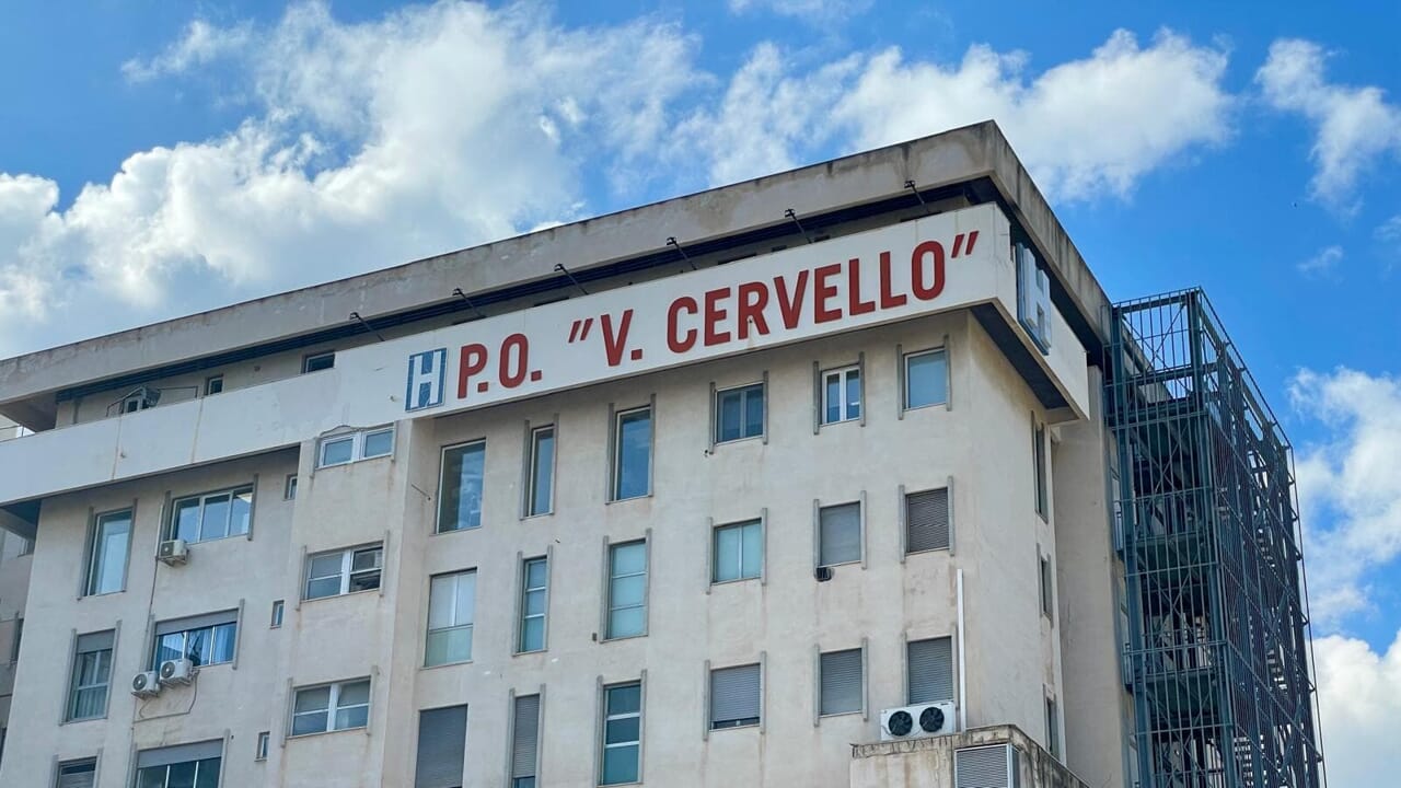 "Devi visitarmi subito" e aggredisce un medico dell'ospedale Cervello: denunciato