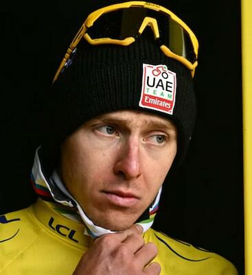 Un Tadej Pogačar malinconico al termine delle tappe alpine del Tour de France 2025