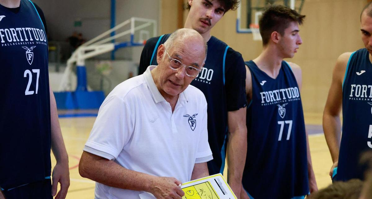 Serie A2, partenza a razzo per i biancoblù nell’amichevole, sugli scudi Moore con 18 punti. Apprensione per Benvenuti uscito per infortunio. La Fortitudo di Caja non fa sconti a nessuno. Quinto sigillo: Montecatini mai in partita