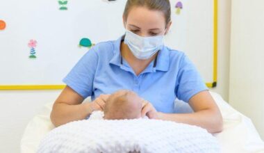 La Regione aiuta le neomamme. Visite a domicilio dell’ostetrica