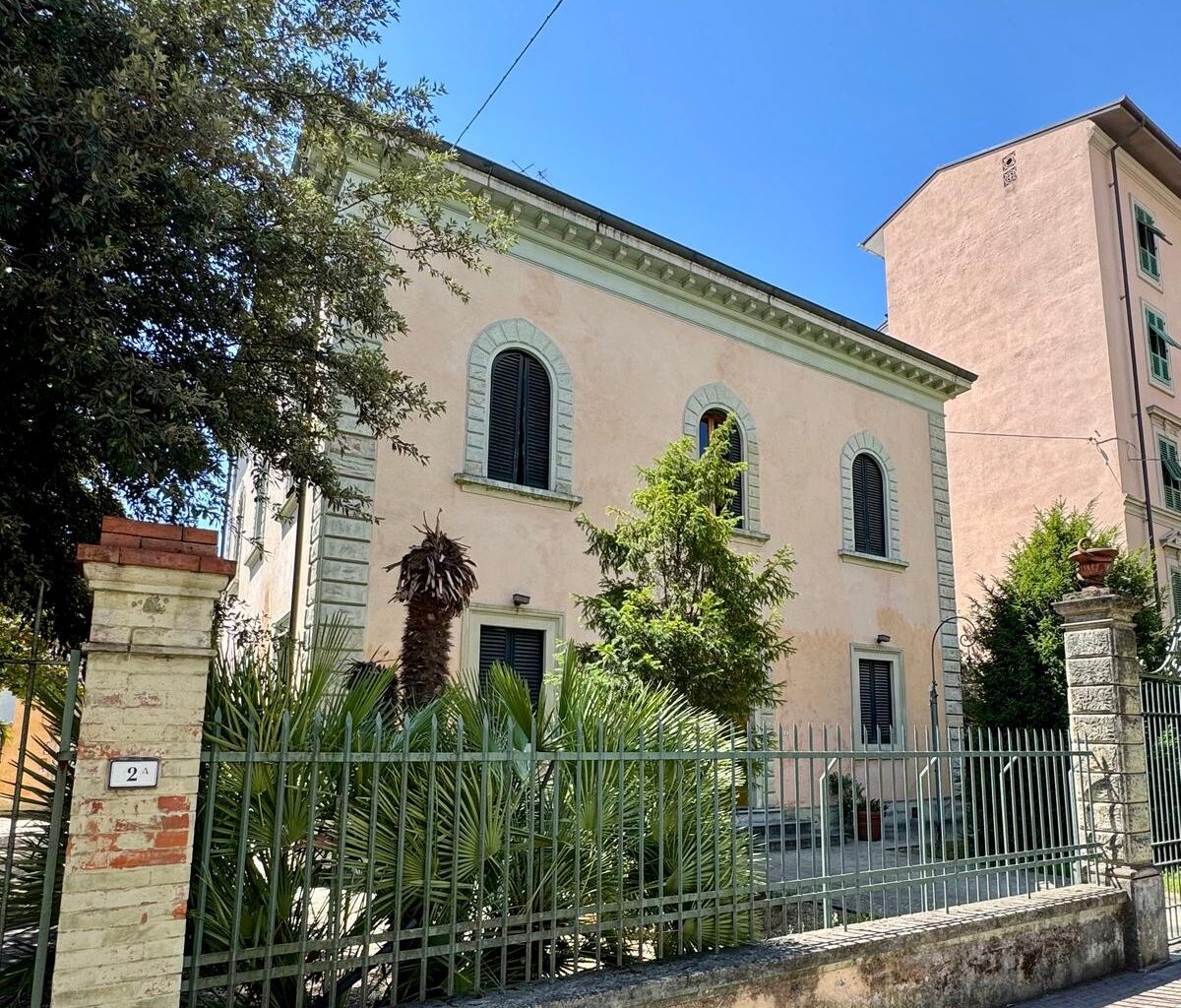 La storica dimora in vendita. Villa Merlini è sul mercato
