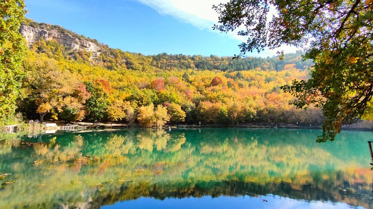 Si tuffa nel lago Sinizzo e muore annegato a 21 anni, la tragedia in Abruzzo