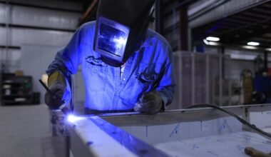lavoro operaio industria pixabay