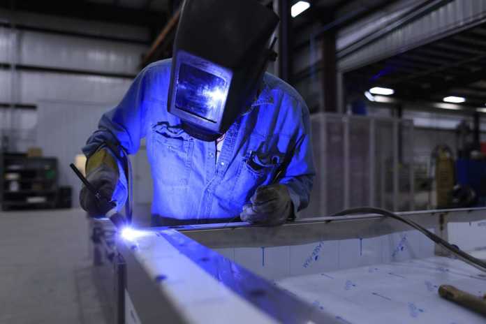 lavoro operaio industria pixabay