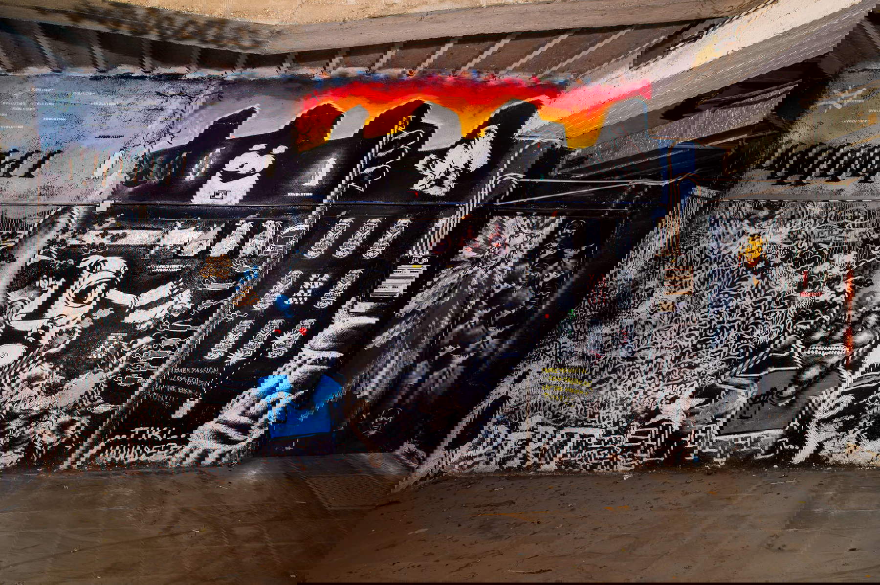 I graffiti dello spazio DaunTaun del Leoncavallo